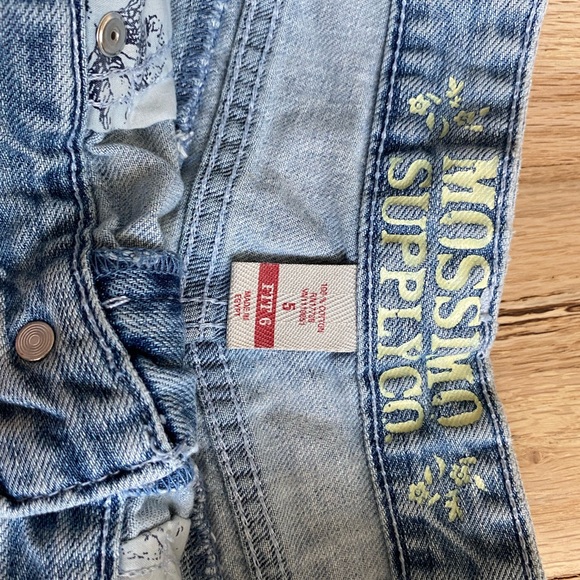 Mossimo Shorts - Picture 2 of 3